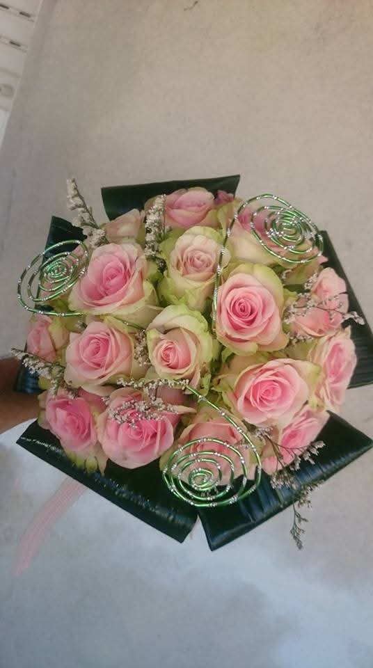 Bouquets para namoro e ramos para oferecer, perfeitos para expressar amor e carinho. Criamos bouquets amorosos, ramos amorosos e ramos românticos, ideais para surpreender quem mais importa. Também oferecemos bouquets de noiva exclusivos, pensados para tornar o dia ainda mais especial.